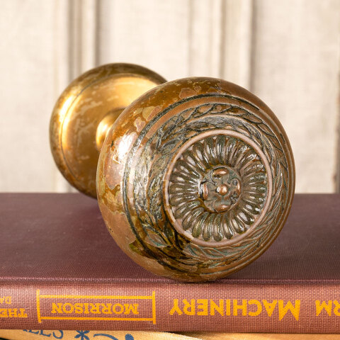 #15257 Antique Brass Barrows Verona Doorknobs image 2