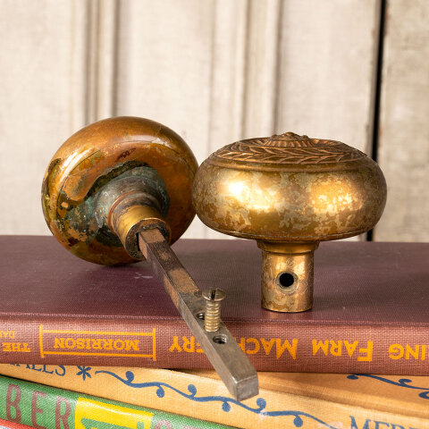 #15257 Antique Brass Barrows Verona Doorknobs image 5