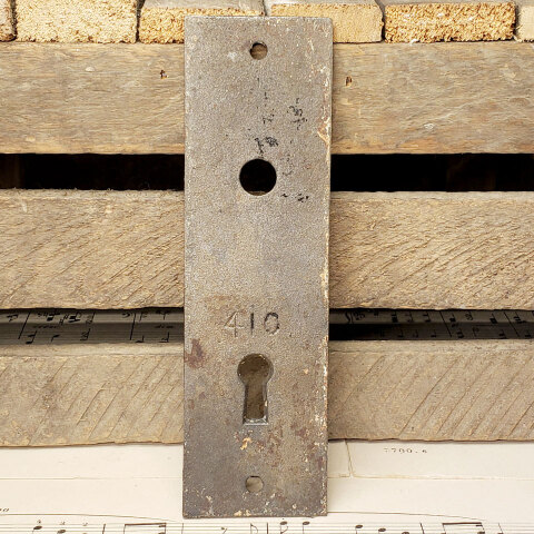 #25067 Antique R&E Avallon Doorknob Backplate image 3