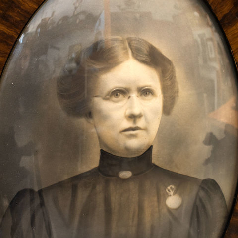 #38306 Vintage Female Portrait Photo in Oval Frame image 2