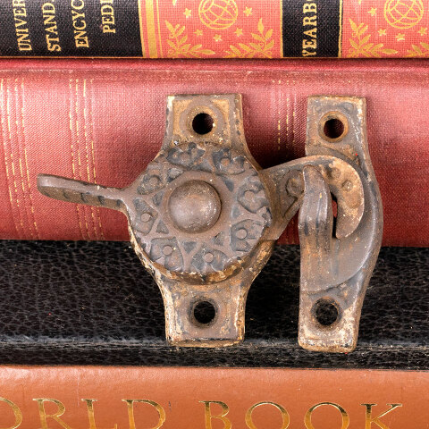 #44533 Antique Ornate Sash Window Lock & Keeper image 2