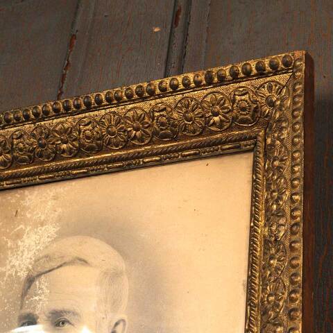 #54069 19x22 Antique Picture Frame with Portrait image 3